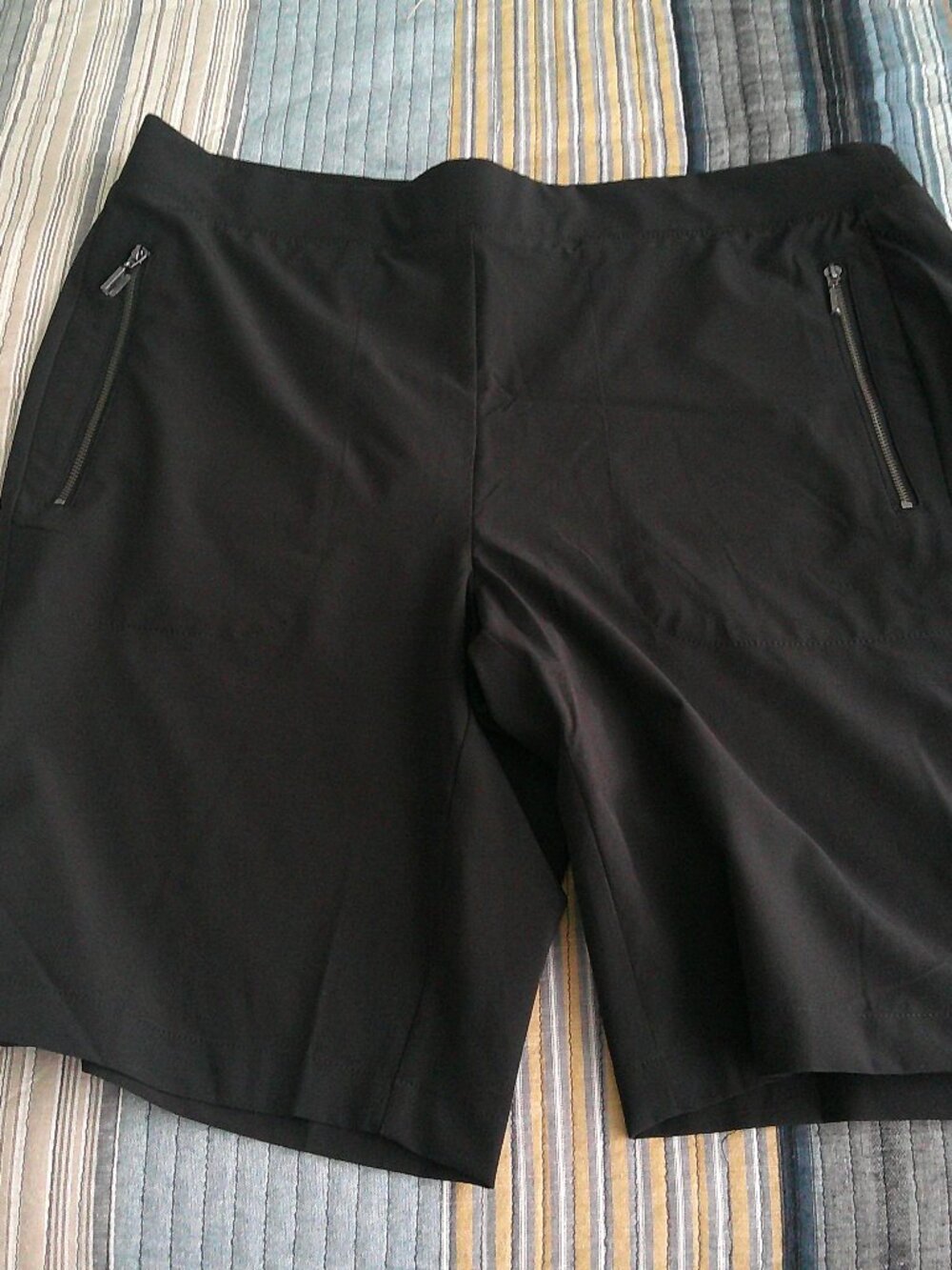 Chico's Zenergy Neema 10 In Shorts with zippered pockets and Hem stud Size 2 NWT